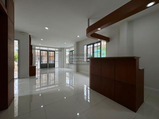 Casa en venta de 4 habitaciones en Thung Khru, Bangkok