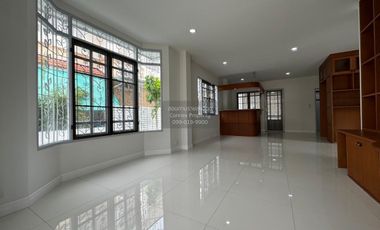 À vendre 4 chambres maison à Thung Khru, Bangkok