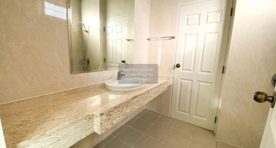 For sale 5 bedrooms house in Khlong Luang, Pathum Thani