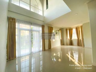 For sale 5 bedrooms house in Khlong Luang, Pathum Thani