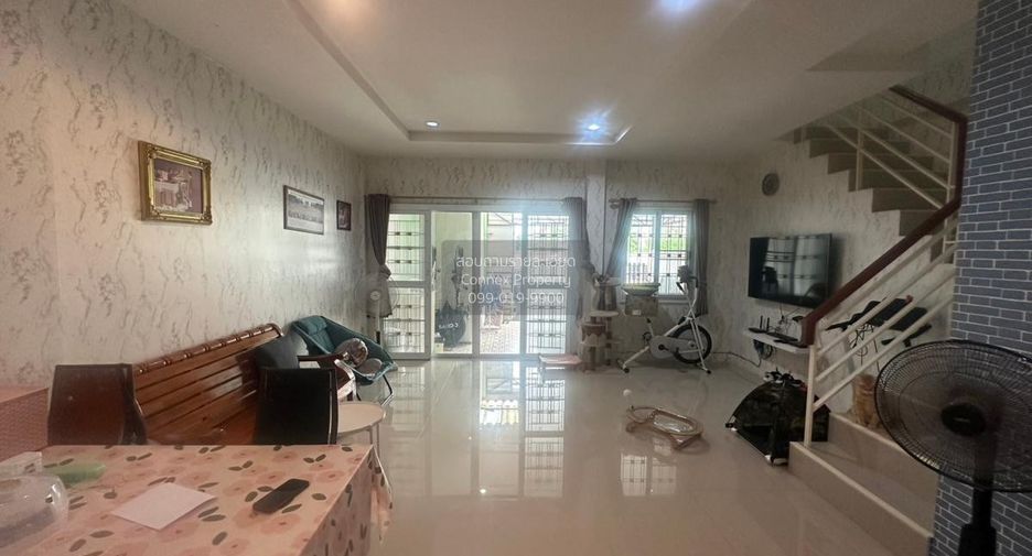 For sale 3 ベッドルーム townhouse in Lat Krabang, Bangkok