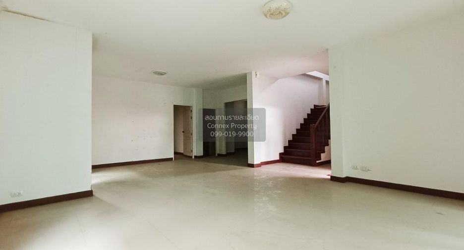 Casa en venta de 5 habitaciones en Bang Phli, Samut Prakan