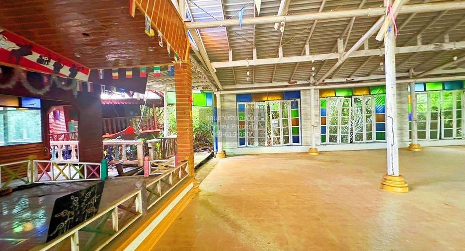 For sale 10 bedrooms hotel in Amphawa, Samut Songkhram