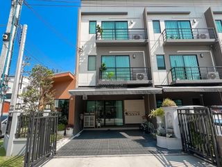 For sale 4 bedrooms townhouse in Bang Kruai, Nonthaburi