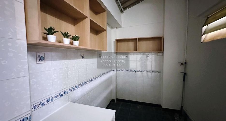 For sale 3 bedrooms townhouse in Mueang Samut Sakhon, Samut Sakhon