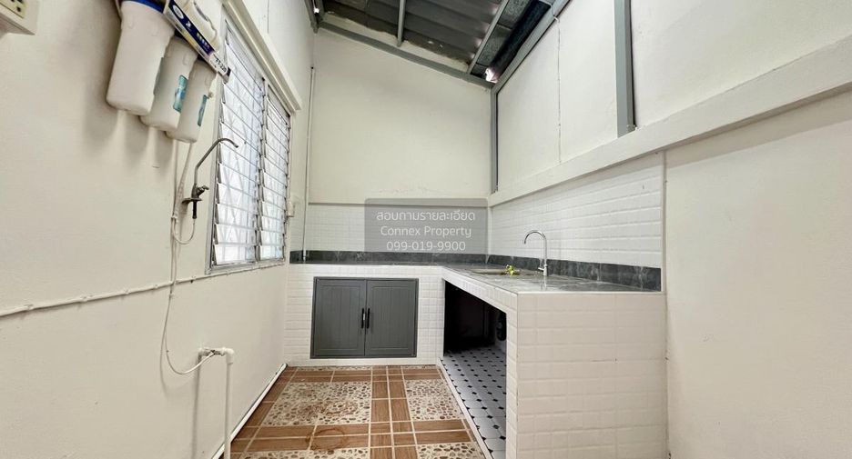For sale 2 bedrooms townhouse in Don Tum, Nakhon Pathom