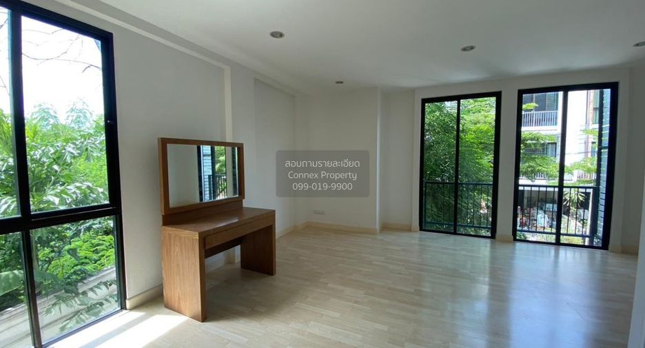 Casa adosada en venta de 3 habitaciones en Suan Luang, Bangkok