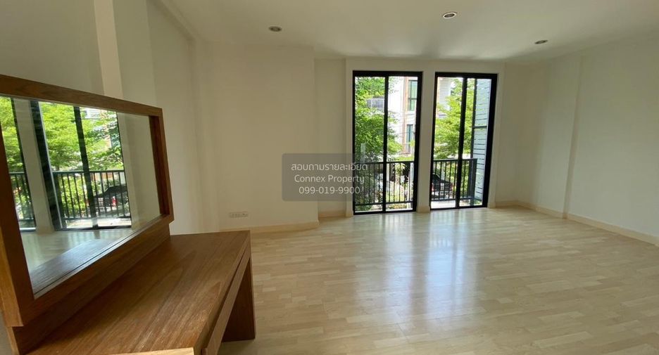 Casa adosada en venta de 3 habitaciones en Suan Luang, Bangkok