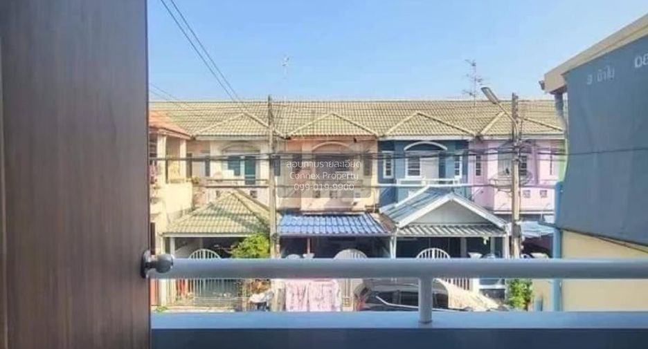Casa adosada en venta de 3 habitaciones en Thanyaburi, Pathum Thani