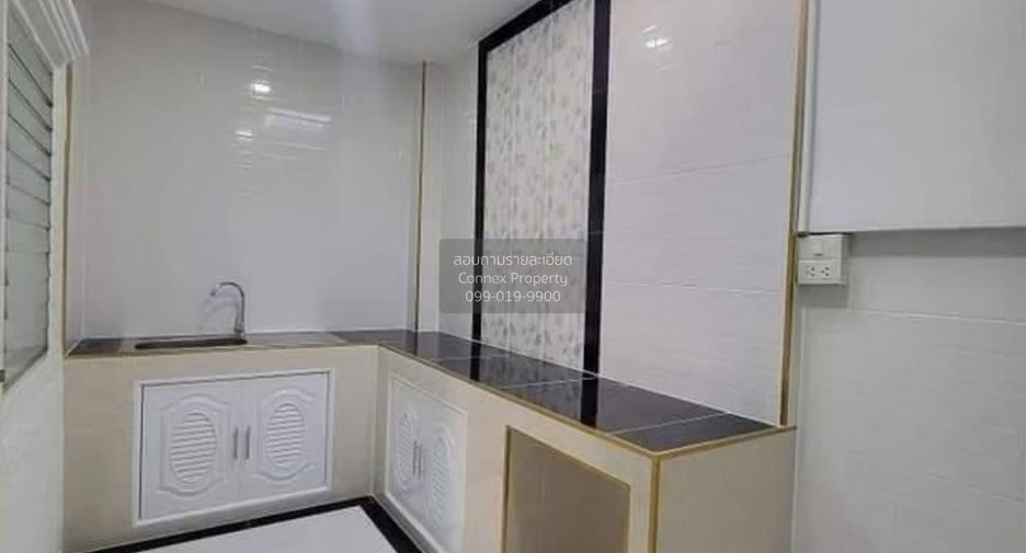 Casa adosada en venta de 3 habitaciones en Thanyaburi, Pathum Thani
