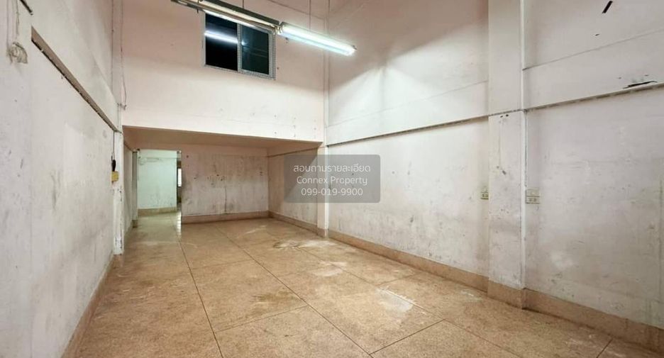 Local comercial en venta de 8 habitaciones en Phasi Charoen, Bangkok
