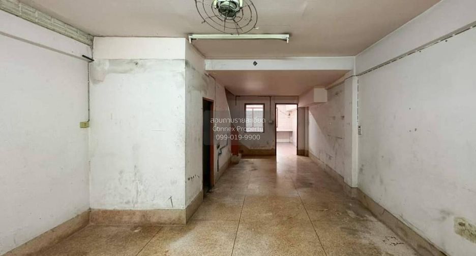 Local comercial en venta de 8 habitaciones en Phasi Charoen, Bangkok