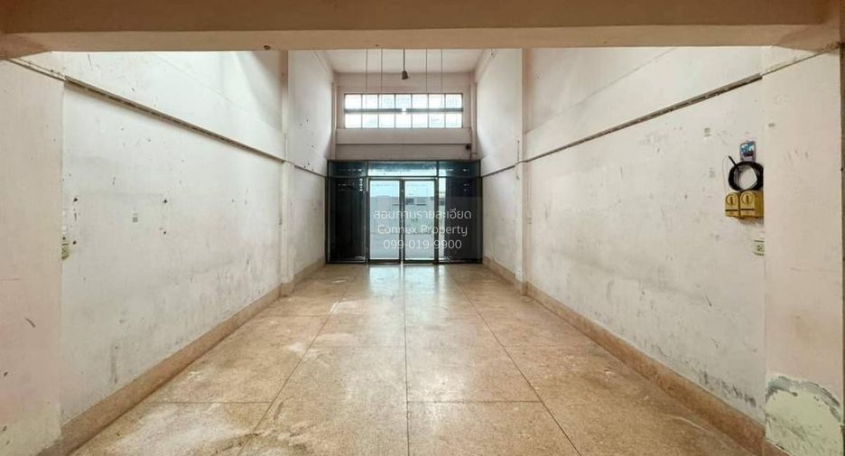 Local comercial en venta de 8 habitaciones en Phasi Charoen, Bangkok