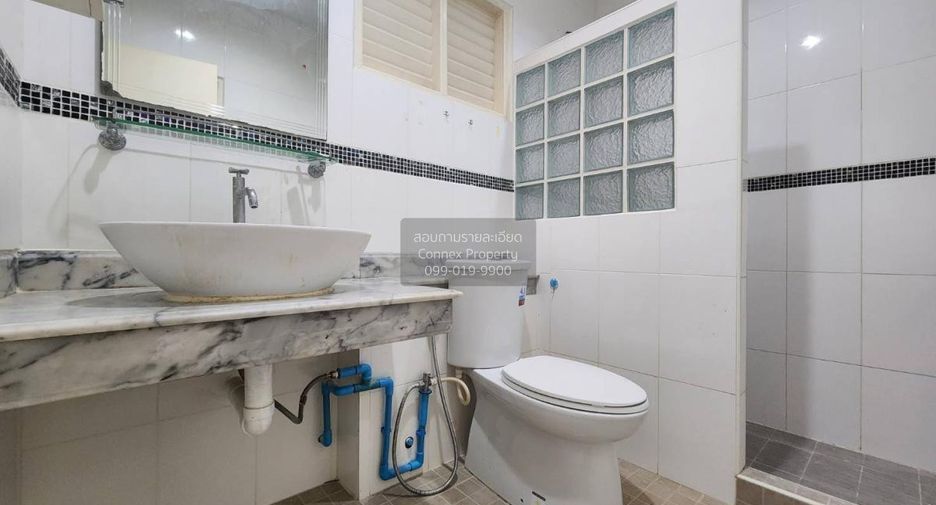 For sale 2 bedrooms townhouse in Phutthamonthon, Nakhon Pathom