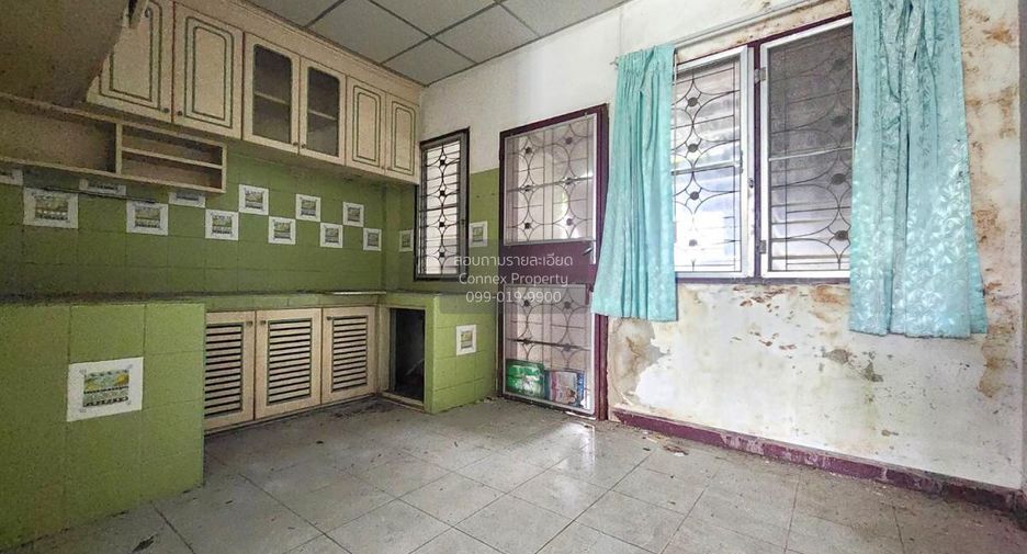 For sale 4 bedrooms townhouse in Phutthamonthon, Nakhon Pathom