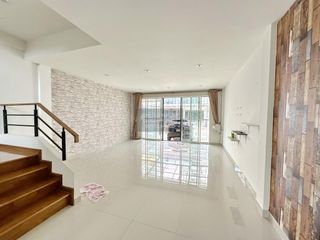 For sale 2 bedrooms townhouse in Sam Phran, Nakhon Pathom