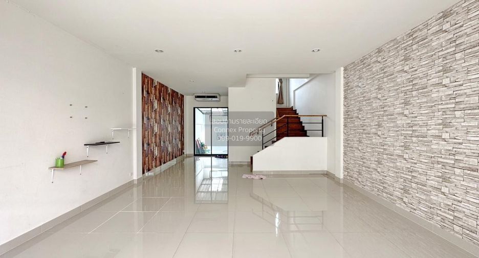 For sale 2 bedrooms townhouse in Sam Phran, Nakhon Pathom