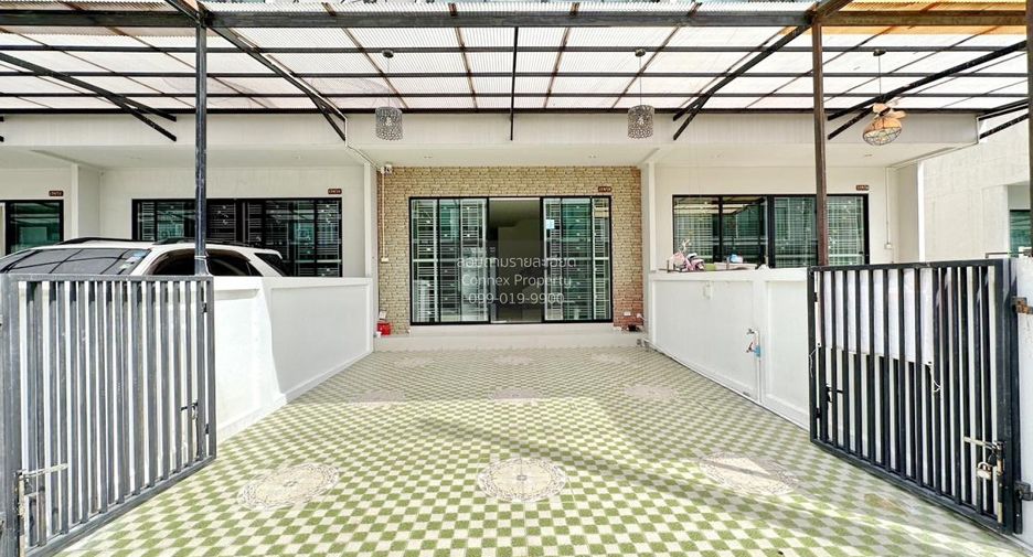 For sale 2 bedrooms townhouse in Sam Phran, Nakhon Pathom