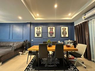 Casa adosada en venta de 4 habitaciones en Bang Kapi, Bangkok