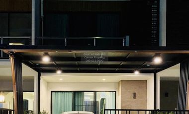 Casa adosada en venta de 4 habitaciones en Bang Kapi, Bangkok