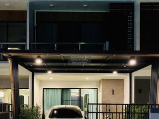 Casa adosada en venta de 4 habitaciones en Bang Kapi, Bangkok