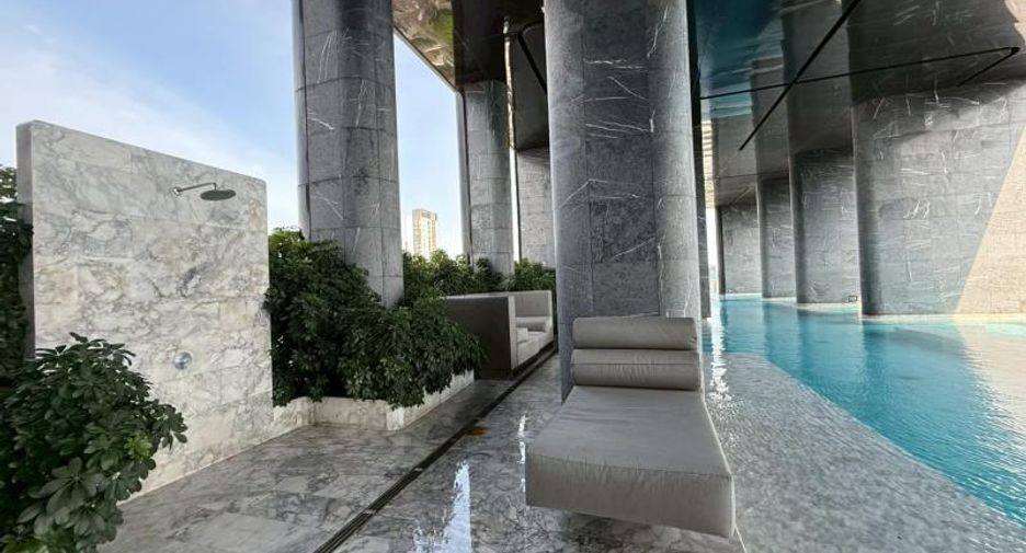 For sale 1 bed condo in Khlong Toei, Bangkok