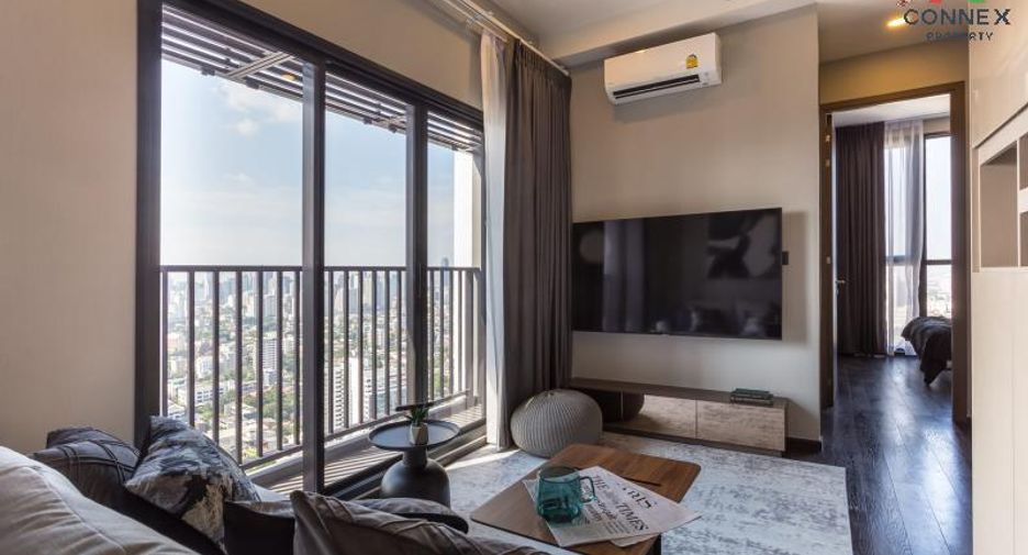 For sale 3 bedrooms condo in Watthana, Bangkok