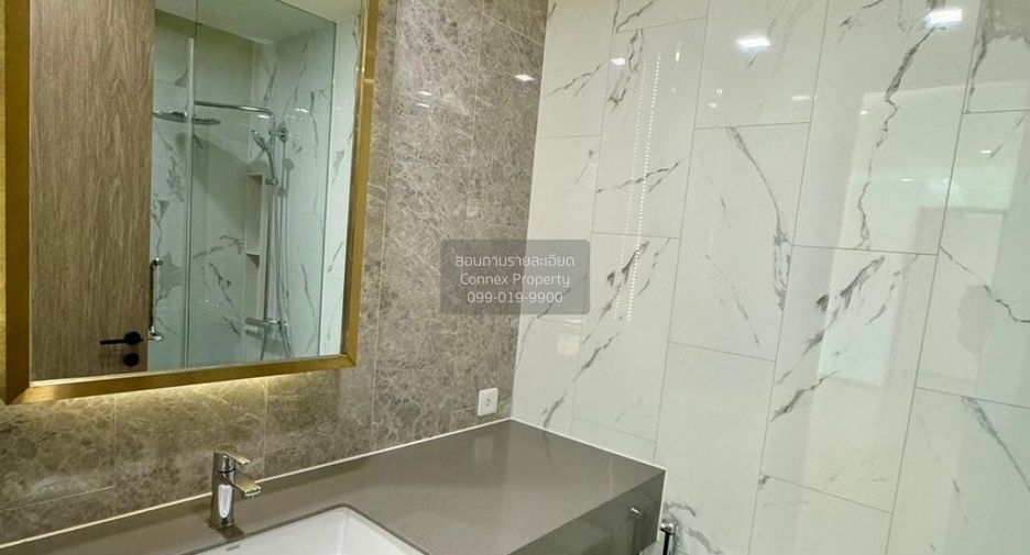 For sale 3 bedrooms condo in Khlong Toei, Bangkok