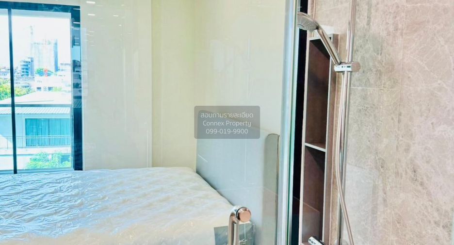 For sale 3 bedrooms condo in Khlong Toei, Bangkok