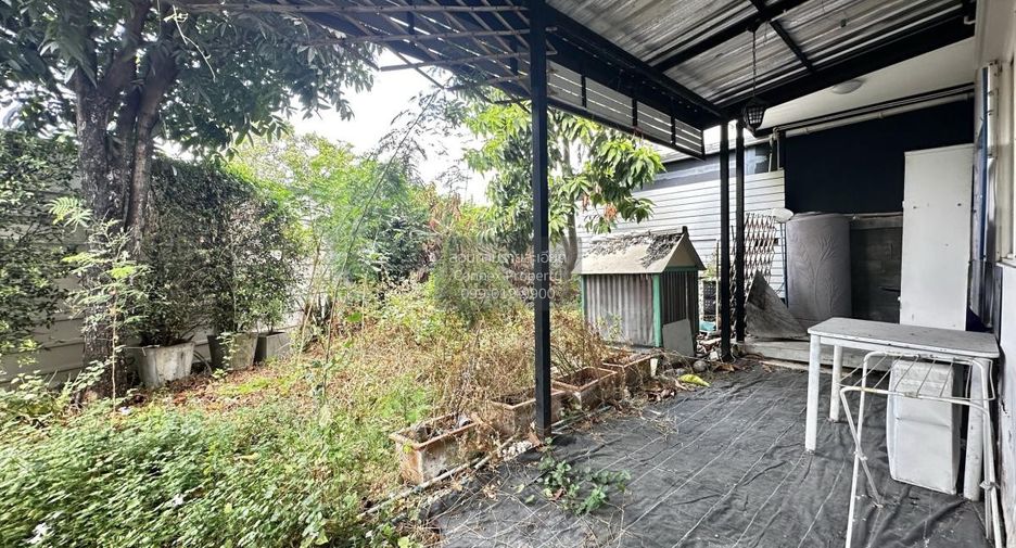 Casa adosada en venta de 4 habitaciones en Saphan Sung, Bangkok