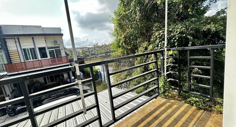 Casa adosada en venta de 4 habitaciones en Saphan Sung, Bangkok
