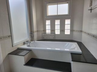 For sale 5 bedrooms house in Mueang Nonthaburi, Nonthaburi