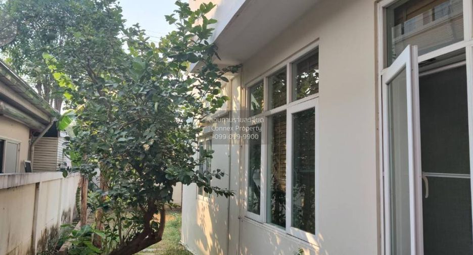 For sale 5 bedrooms house in Mueang Nonthaburi, Nonthaburi