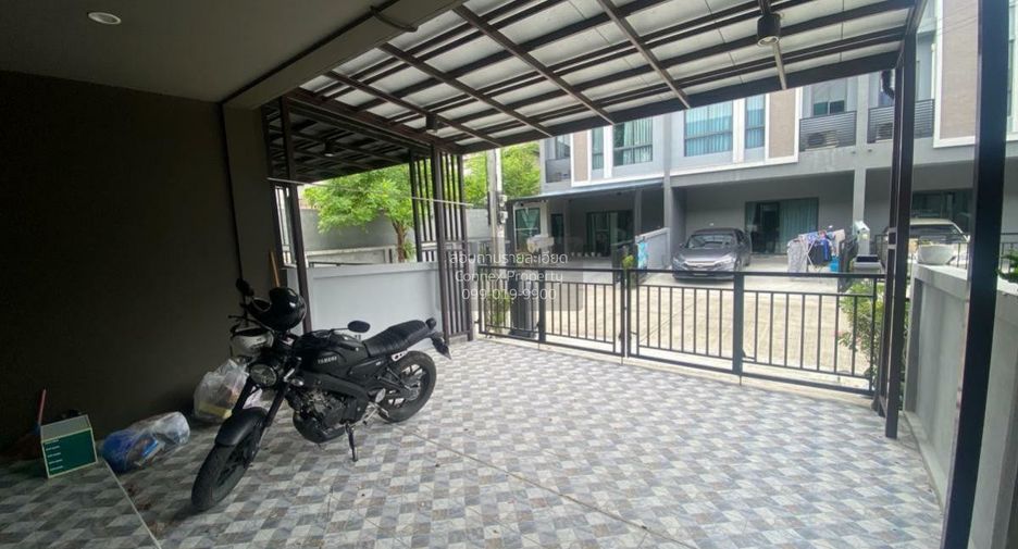 For sale 2 bedrooms townhouse in Mueang Pathum Thani, Pathum Thani