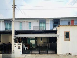 Casa adosada en venta de 3 habitaciones en Khlong Luang, Pathum Thani