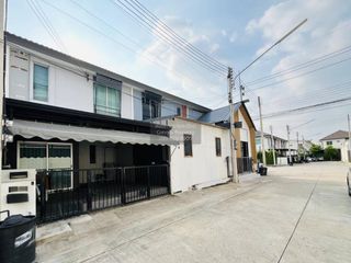 Casa adosada en venta de 3 habitaciones en Khlong Luang, Pathum Thani