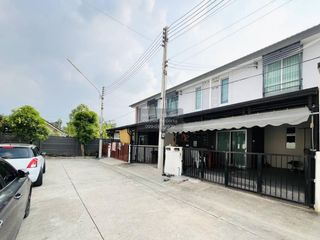 Casa adosada en venta de 3 habitaciones en Khlong Luang, Pathum Thani