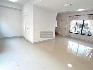 À vendre 3 chambres maison de ville à Bang Bua Thong, Nonthaburi