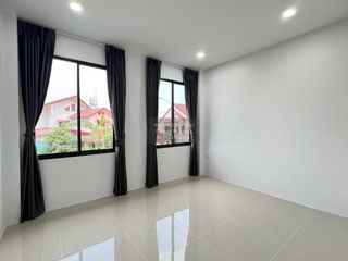 Casa en venta de 5 habitaciones en Thung Khru, Bangkok