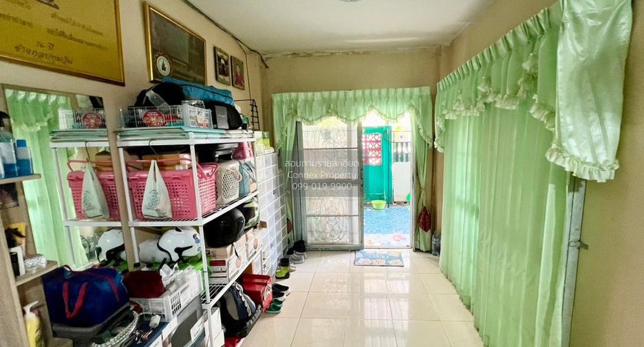 À vendre 3 chambres maison de ville à Krathum Baen, Samut Sakhon