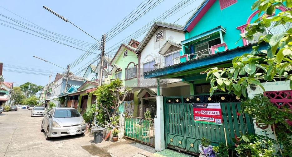 À vendre 3 chambres maison de ville à Krathum Baen, Samut Sakhon