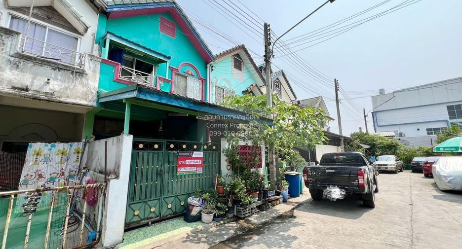 À vendre 3 chambres maison de ville à Krathum Baen, Samut Sakhon