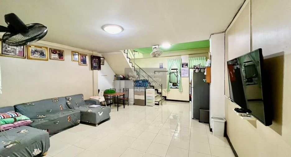 À vendre 3 chambres maison de ville à Krathum Baen, Samut Sakhon