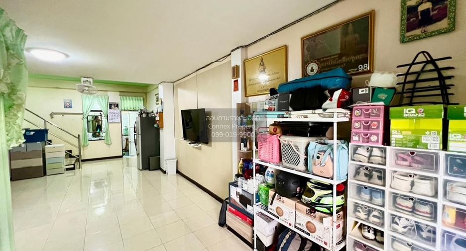À vendre 3 chambres maison de ville à Krathum Baen, Samut Sakhon