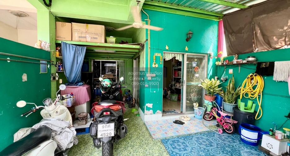 À vendre 3 chambres maison de ville à Krathum Baen, Samut Sakhon