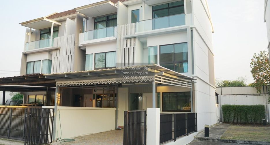 For sale 3 ベッドルーム townhouse in Khan Na Yao, Bangkok
