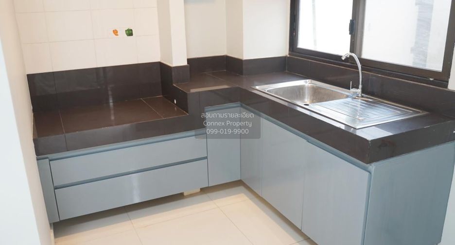 For sale 3 ベッドルーム townhouse in Khan Na Yao, Bangkok