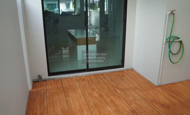 For sale 3 ベッドルーム townhouse in Khan Na Yao, Bangkok