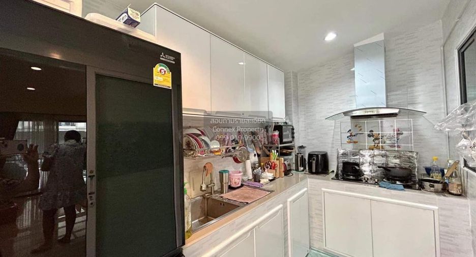 Casa adosada en venta de 3 habitaciones en Nong Khaem, Bangkok
