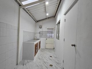 Casa adosada en venta de 3 habitaciones en Phra Samut Chedi, Samut Prakan